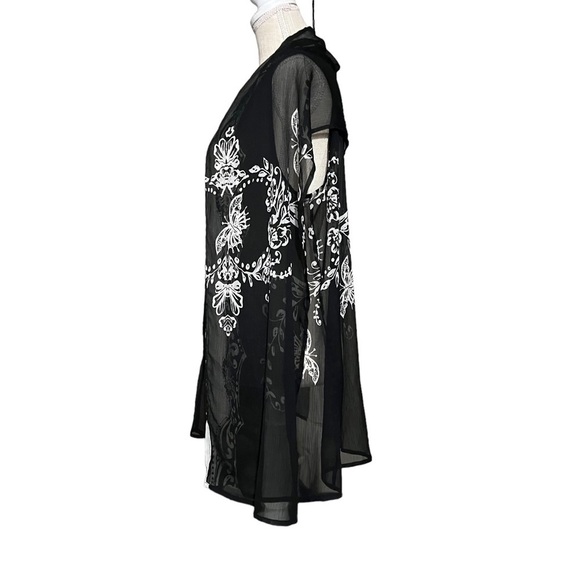 Cold Water Creek Butterfly Sheer Scarf Black & White Floral Scarf Arm Holes NWT - Picture 3 of 10